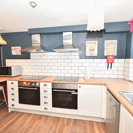 Spacious 7 Bedroom Budget In Headingley 아파트 *