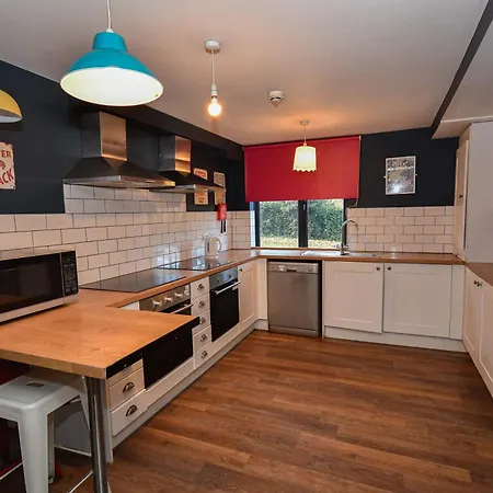 Spacious 7 Bedroom Budget In Headingley 아파트 *