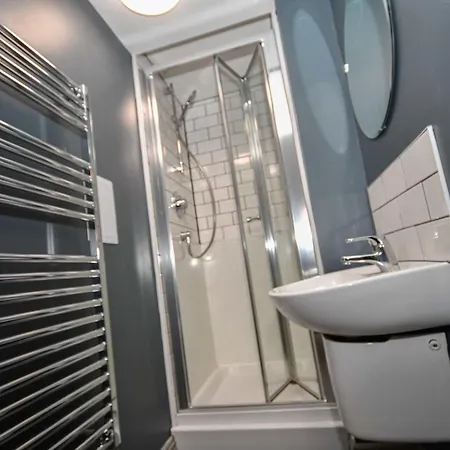 Spacious 7 Bedroom Budget In Headingley 公寓 *