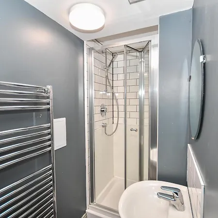 Spacious 7 Bedroom Budget In Headingley 公寓 利兹