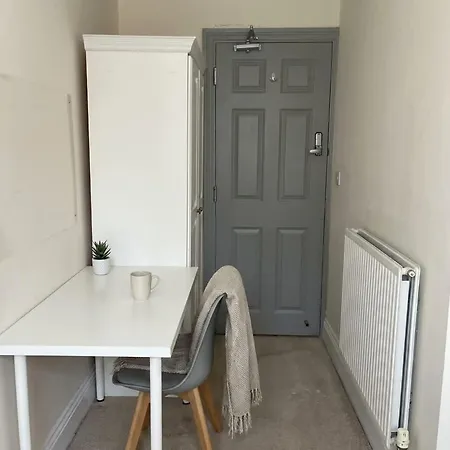Spacious 7 Bedroom Budget In Headingley شقة ليدز