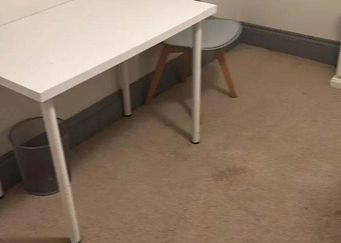 Spacious 7 Bedroom Budget In Headingley 公寓