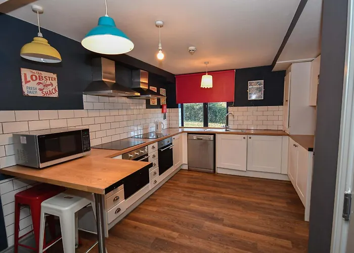 Spacious 7 Bedroom Budget In Headingley Апартаменты *