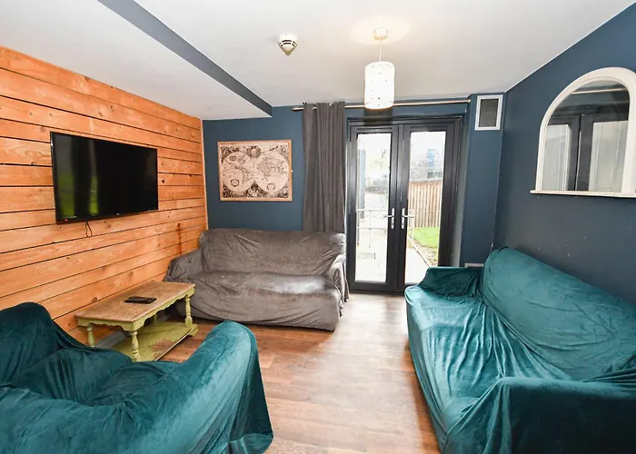 Spacious 7 Bedroom Budget In Headingley Лидс