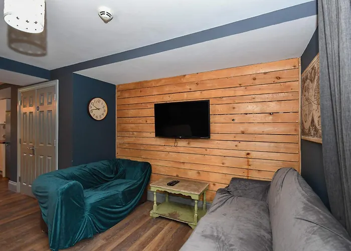 Spacious 7 Bedroom Budget In Headingley